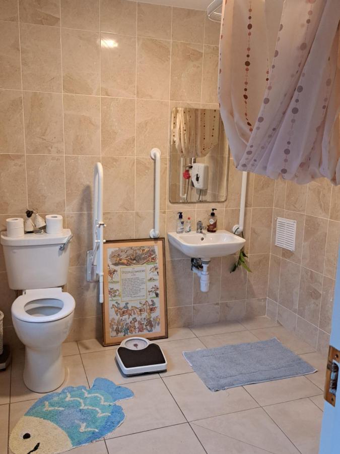 King Size Bed, Private Parking, Centrally Located Kilkenny Extérieur photo